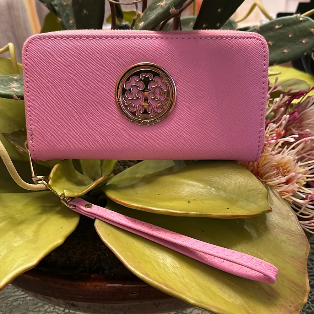BARBIE PINK DASEIN WRISTLET LONG WALLET 7.5 X 4
